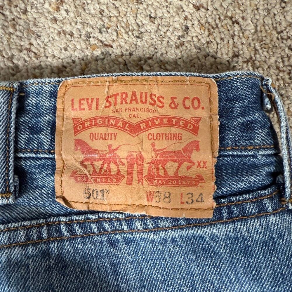 Levi’s 501 Men’s Button‎ Fly Medium Wash Straight Leg Jeans Size 38X34 - Picture 6 of 8